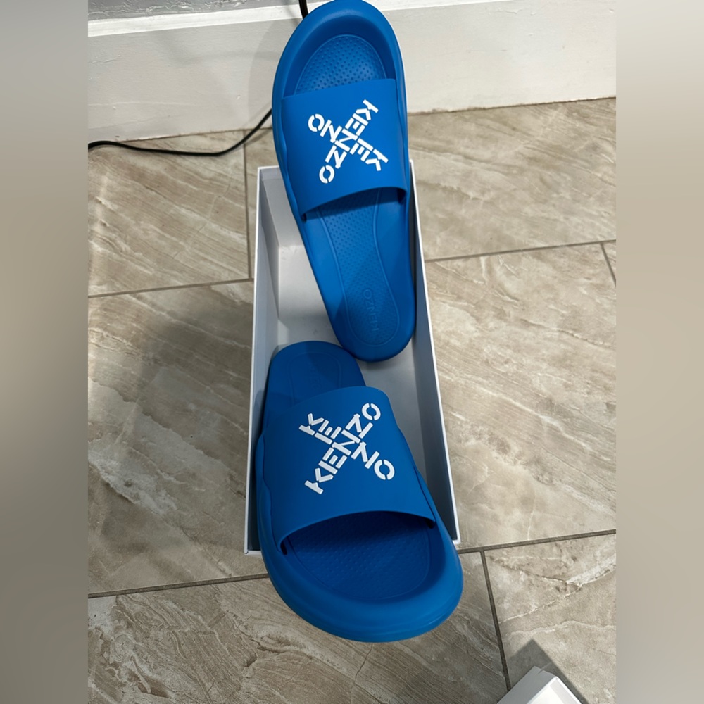 Cyan Kenzo Slides